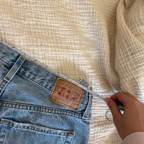 Vintage Levi’s 501 Jean denim shorts blue thrifted ripped distressed - Picture 4 of 6